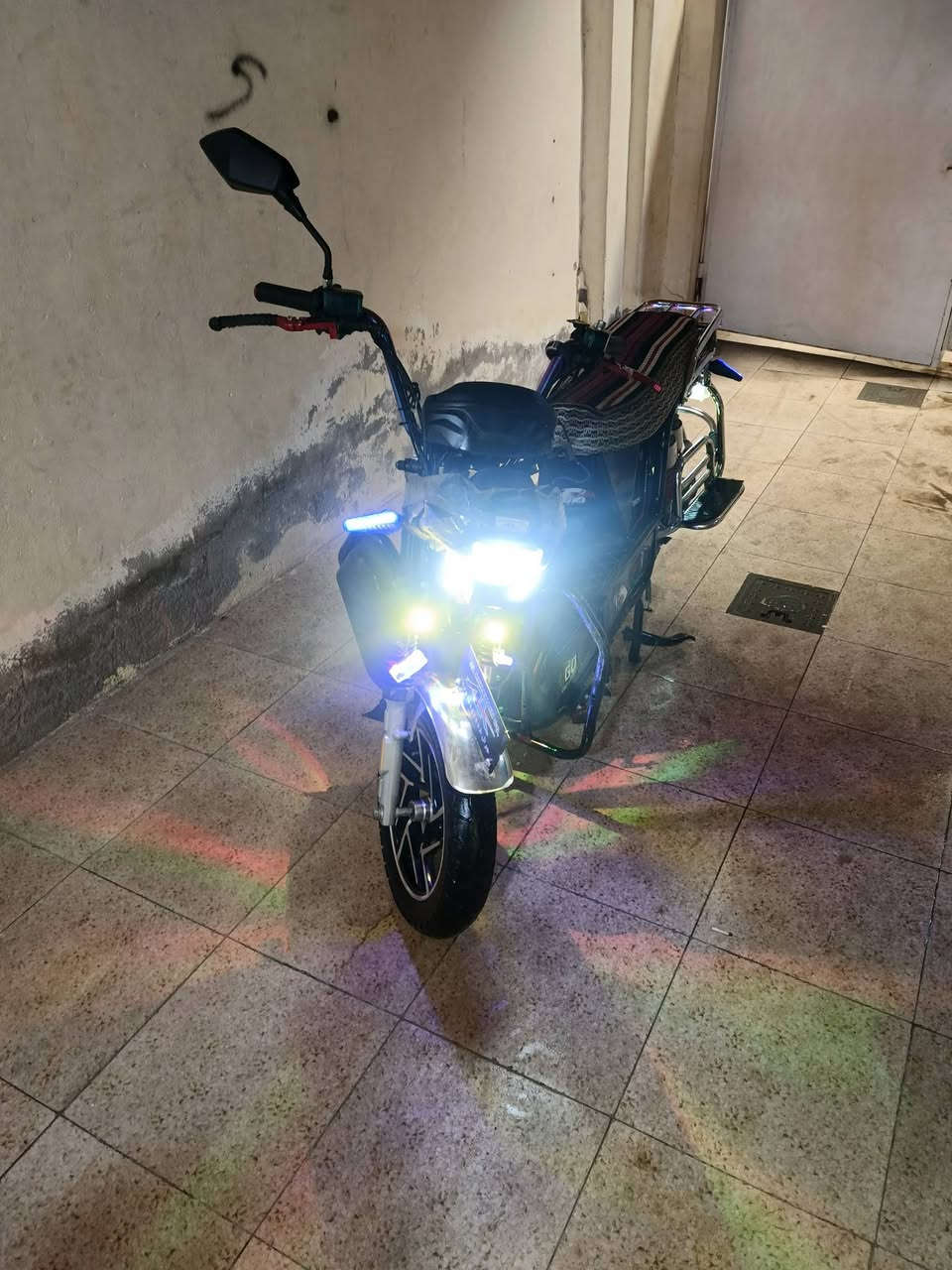 سلام عليكم ماطور شحن للبيع بطاريات نص عمر السعر 275وهذا كدامكم مكاني جولان قرب مدرسه الخليج رقمي ***********
