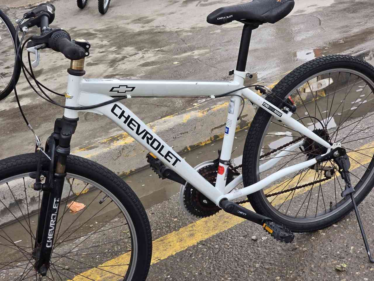 سلام عليكم 
بايسكل ماركة شفرليت 
بالة غير مستخدم
حجم 26 سستم 3×6
سعر 140 
***********
