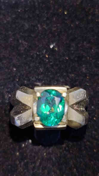 توباز طبيعي صياغة يدوي السعر 55الف العنوان بغداد زعفرانية فضه 925الهاتف *********** بغداد
