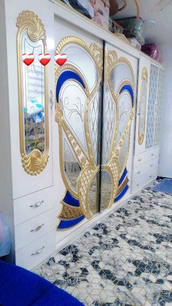 سلام عليكم غرفة البيع نظيفة كلش عدد القطع ( ٩) قطع مثل ما واضحة كدامكم سبب البيع لان أريد اشيل سعرها (مليون و ٣٠٠)  مكاني الدورة  ماعندي توصيل هاتف ***********.  *********** وتساب-
