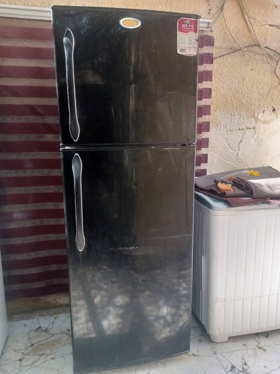 ثلاجه حجم 26قدم نضيفه جدا شرط الشغل ولتجميد السعر 225 وبيها مجال مكاني الحيانيه ***********
