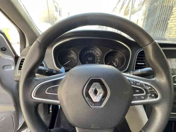 السلام عليكم رينو ميكان للبيع موديل ١٩ بسعر مناسب 
***********
