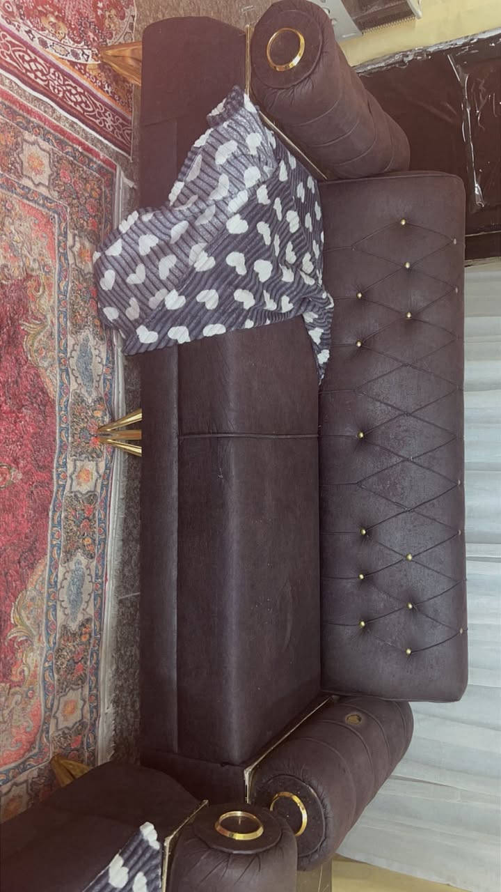 للبيع تخم   ١٠ مقاعد العنوان بغداد الشالجيه قرب نادي الزوراء للاستفسار ***********
