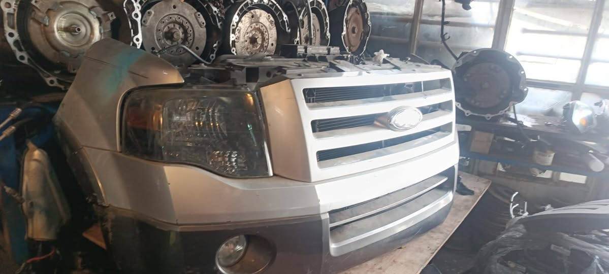 السلام عليكم ورحمه الله وبركاته
دعامية فورد اكسبيدشن موديل 2012 تفصيخ اصلي مع البلوجكترات السعر 200 الف الاتصال على الرقم *********** بي واتساب
