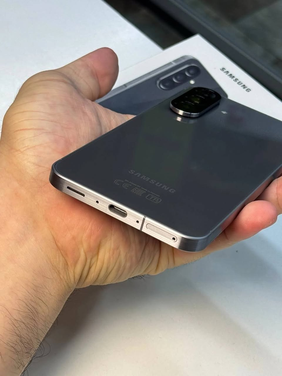 سلام علیکم
Samsung A 56 5G
Ram 12
موبایلەکە وەك لۆك وایە 
مانگێک ئیشی کردووە 
کارتۆن و شاحینەی بلادی لەگەڵ دایە 
500هەزار قوفڵ یەتی 🔒


**إذا كنت صاحب هذا الإعلان وتريد حذفه لأي سبب، رجاءا أرسل رسالة إلى الدعم الفني**