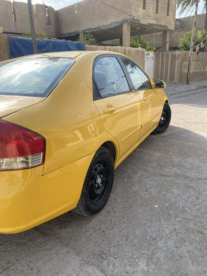 كيا سبكترا 2009 رقم انبار الماني بأسمي شخصياً
وارد امريكي ضربتها قبق جنطه وشويه من الحوض وبالعراق جاملغ وباب اثر طخه بيدي بدلته وعندي الصور القديمه بدون دواخل كير مكفول مكينه اقل الخيط تبخير بيها تبريد العام بدلت منظومه كامله والسنه وكف الفريز يعني بس فريز نقص اذا تشحنه 10 ايام ويطير  مسوي ادامه كامله على الجبن وقوايش ورولان وجوينات كله جديد ومبدل قاعده فيوزات سياره تخبل على ايدي صار سنتين 
دوشمه نحله كشنات وسقف وارضيات 
شاشه اندرويد اصلي وكامره دواره

بيها نقوصات بسيطه مثل يده باب وواشر قبق ولفات بس
مصفره غرامات 
معروضه 73 وبيها مجال حك الجيه 
اعتذر على الاطاله ما اكطع اي سعر بالتلفون تعال كلب اقتنع وبالخدمه
مكاني بغداد الدوره خلف جامعه كلكامش 
***********
