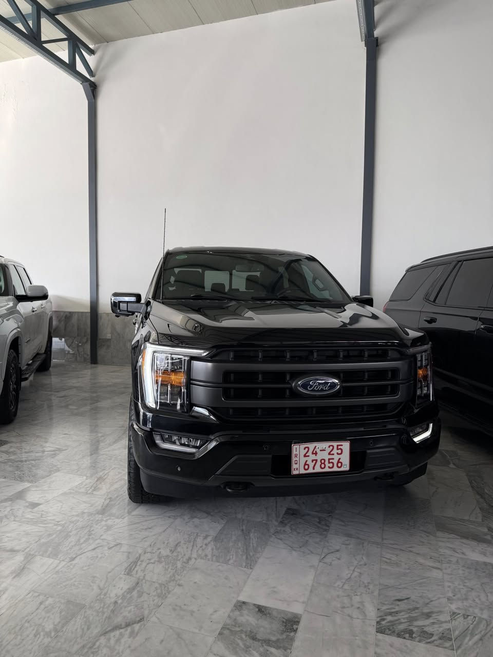 السياره فقط بيها تعديلين بسيطات رقم الشاصي موجود 

محرك V6 وهايبرد 

بسعة 3.5 لتر، ويولد تقريباً 430 حصان مع نظام الهايبرد. هذا المحرك يجمع بين محرك بنزين V6 ومحرك كهربائي لتعزيز الأداء والكفاءة في استهلاك الوقود
🔋

كشنات جلد تدفئه تبريد 
داخل لونين 
ماشيه 23,000m
شاشه كبيره 
سماعات Bang & Olufsen (B&O)

فور ويل  دبل خفيف وثكيل 
خزن ميموري كشنات 
كيجات الكترونيه 
رادار امامي 
نقط عمياء وتحديد مسار

نزول منحدرات 
كامرات 360 
حساسات اماميه خلفيه 
شحن وايرليس

السعر 380$  مجال بسيط 

***********

واتساب
