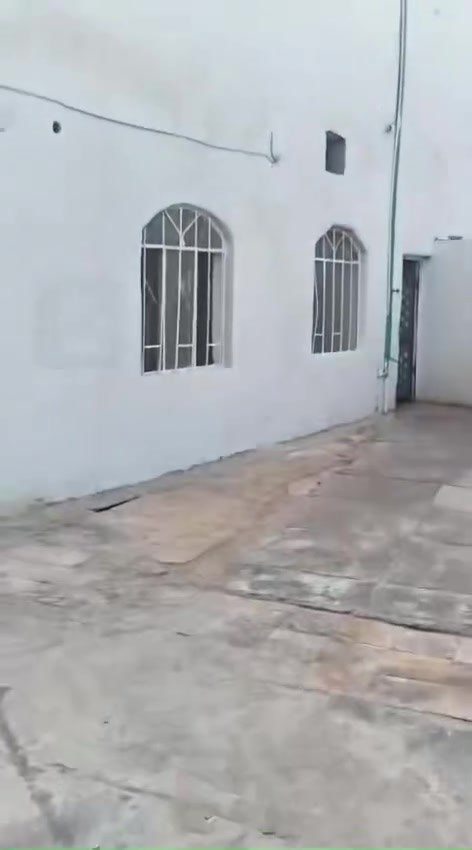 ⭕️ للايجار
بيت ارضي في حي الاصدقاء المربع الذهبي يحتوي على غرفتين صاله مطبخ حديقه جبيره صحيات السعر 400
***********
