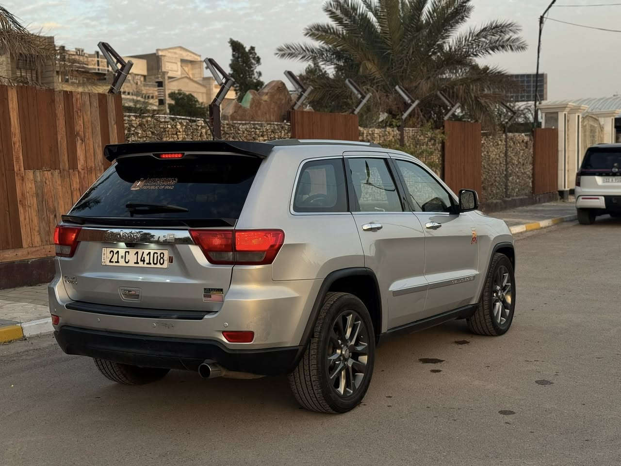 جيب لاريدو 2011 للبيع
وارد امريكي داخله كلين بلعراق بيهة صبغ قطعتين بدون دواخل بدون ايرباك ماشيه 140 جديده السياره 
محرك 6 سلندر كير مكينه صدر على وضع الشركه 
مواصفات معروفه 
رقم سليمانيه شرط التحويل 
مكاني بغداد 
السعر :- 142 وبي مجال 
للاستفسار :- ***********
