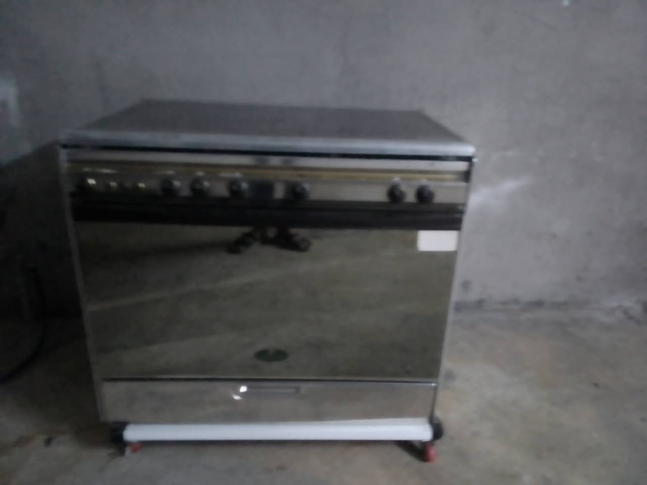 اللبيع طباخ گريازي باب اول بل شرط النضافه***********مكلف بل نشر غير متواجد على الفيس
