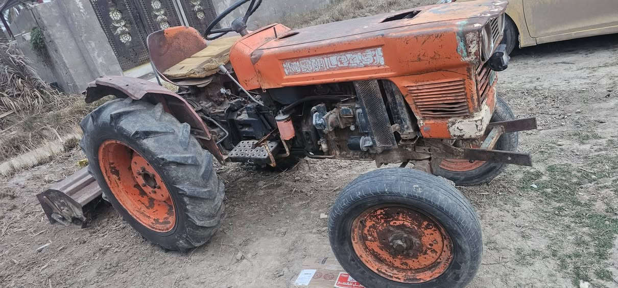 سلام عليكم كابوته لبيع وراه رفاسه وفدان مكان حله مهناويه سعر 4 مليون وبيه مجال ***********
