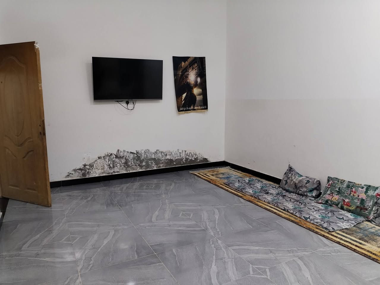 بيت للبيع مستعجل شارع حسينية البتول يبعد البيت عن الشارع ٤٠٠ متر مساحة البيت ١٣٠ متر مربع يتكون من استقبال ٥ ونص، عرض ٤، غرفه نوم ٥ ونص، وعرض ٤، صاله ٦ ب ٣، مطبخ ٤ ب ٣ ونص وترك ٥ ب مترين صحيات داخليه وخارجيه
اتصل وتدلل،، ***********
***********
