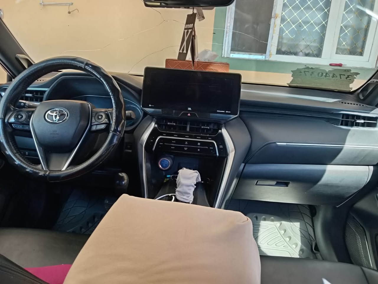 يالله سلام عليكم تيوتا فينزا XLEمعرفه مواصفاته هايبرد بانزين سونار موجود بل منشور بارد كلش بصيط بدون اي داخل  سياره جاهزه كامله رقم بغداد 
مكان سياره ديالى بعقوبه
سعر 230 وبيهة مجال 
التصال ***********
