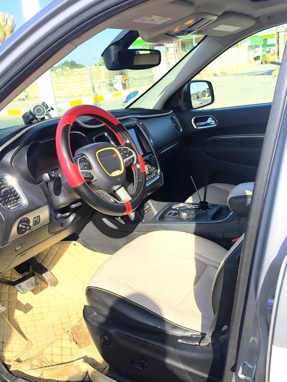 السلام عليكم للبيع دودج دورنكو 17 اصل 
مسجل 22 
مفحوصه مرور راح ترجع اصل 17
محرك 6 
بيها بس قطعه وحده
 صورت الحدث بل منشور 
فول السياره 
سعر 210
***********
