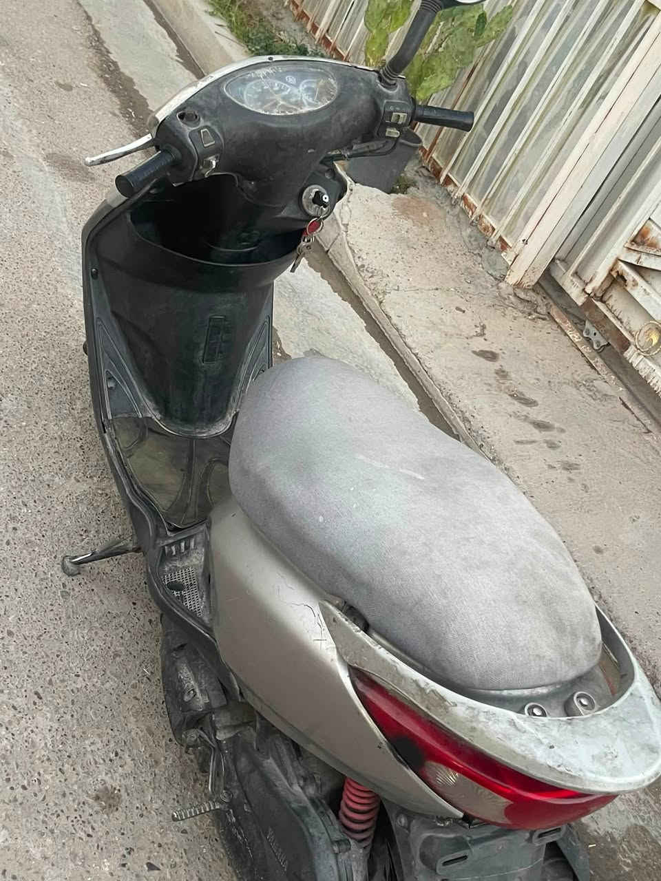 السلام عليكم
دراجه بريز نوزل 
مابيها اي نقص مكينه ما مفتوحه 
ب ٤٥٠
تقاطع درويش كفاءات السيديه 
***********
