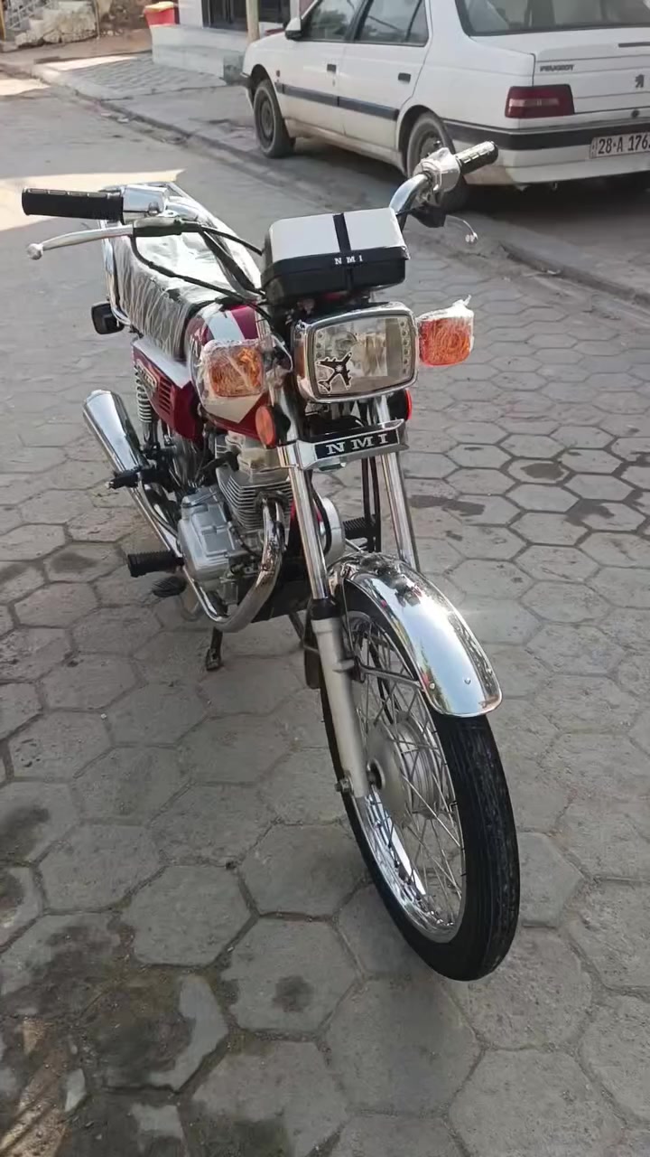 سلام عليكم ماطور للبيع مديل 21 ايراني بلادي بس مبدل تانكي وكشن باقي كله بلادي جانت مضمومه وكيل كرعاوي ***********
