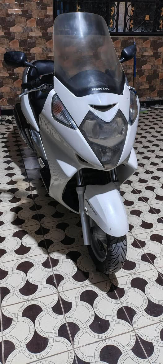 سلام عليكم عليكم سلفر ونج 600 مكينه جديده كلاجات جدد تأيرات قايش كله جديد ومثل مشوف بصوره نقصه بس دبلات امامي الباقي مكفول مكاني بابل ***********
