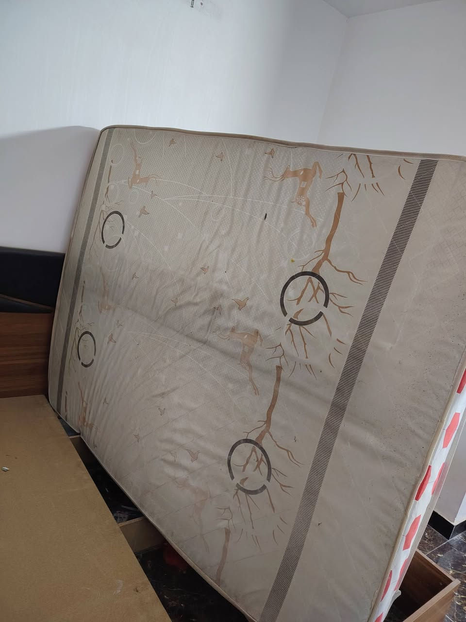 السلام عليكم غراض مستعمله نظيفه للبيع دوشك طبي نفرين كنتور طباخ وتلفزيون وصوبات كونفيره تواصل خاص مكان المحمودية حي السلام


**إذا كنت صاحب هذا الإعلان وتريد حذفه لأي سبب، رجاءا أرسل رسالة إلى الدعم الفني**