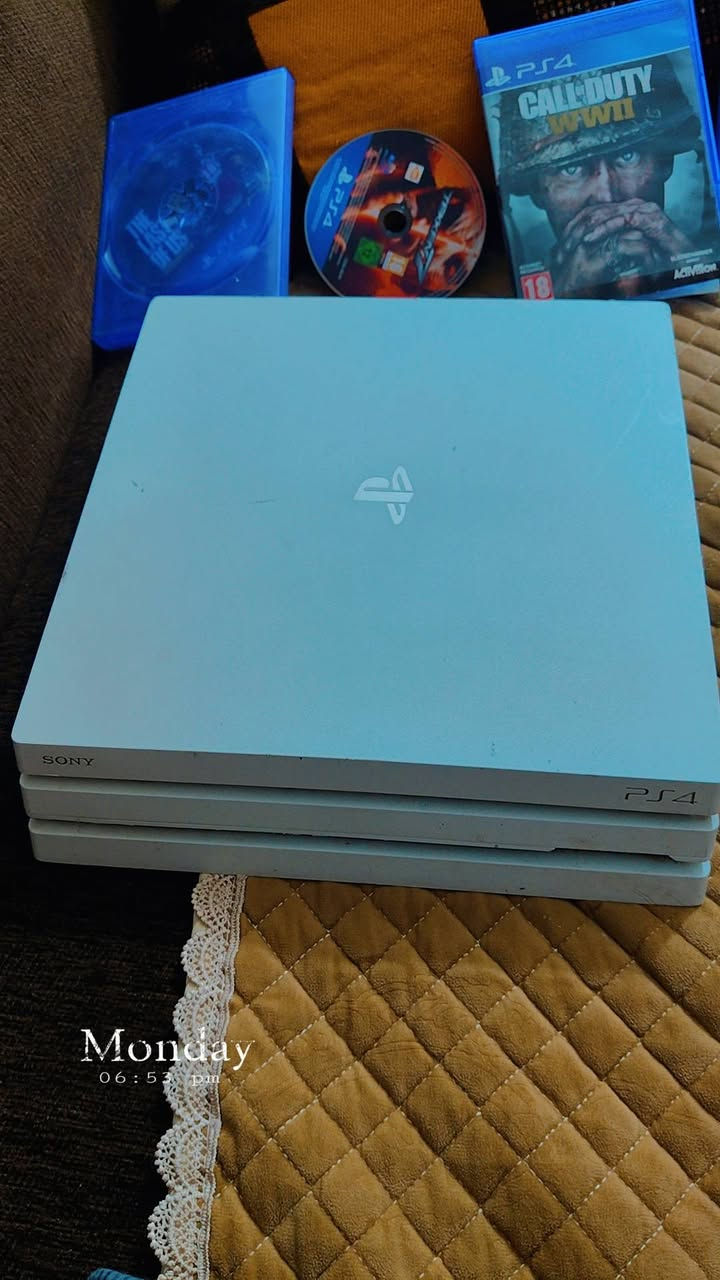 للبيع: بلايستيشن 4 برو (PS4 Pro) مع يد تحكم واحدة و4 أقراص ألعاب.
الجهاز نظيف ويعمل بكفاءة.

يحتوي على يد تحكم واحدة.

يشمل 4 أقراص ألعاب.

السعر: 250 ألف 

للاستفسار أو التواصل، راسلني على الخاص.


**إذا كنت صاحب هذا الإعلان وتريد حذفه لأي سبب، رجاءا أرسل رسالة إلى الدعم الفني**