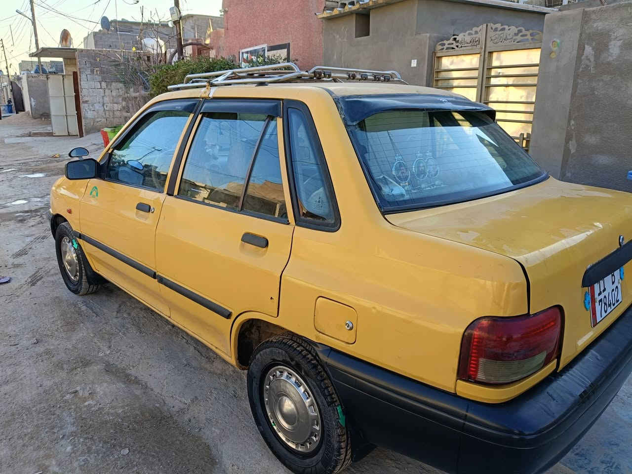 يالله سلام عليكم اخوان 
سايبه لبيع موديل 2012 كير ومكينه مكفولات شرط تجفيت قبل شهر وكورات مال برايد وكله جديد شاده انسه 
أن شاء الله  بدون ضربه وصبغ فقط باب خلف سائق مبدل شواصي مكفولات  حداديه قبل فتره مسويها تخم تاير جديد.. تبريد شغال سياره أن شاء الله جاهزه وستعمال شخصي يشهد الله ماشتغل تكسي رقمها بغداد باسمي  مكاني بغداد قرب فلكه حي نصر السعر 28ورقه وبيها مجال بسيط أن شاء الله رقم الهاتف ***********
