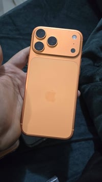 ايفون 17 برو ماكس للبيع اخو الجديد استخدام كلش قليل بطاريه ١٠٠ مشحون ٢...