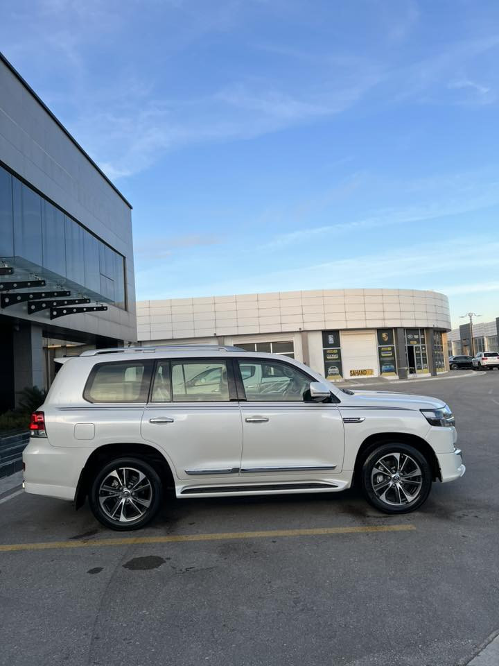 ماشي70 اصل 

السعر.   510
مكفوله من الصبغ والبارد وشخط كفاله عامه 

بسم الله 🦅🦅🦅🦅🦅🦅🦅🦅
تويوتا لاندكروز گراند تورنك 
 ساز اصلي 6 سلندر
 موديل 2020 كفاله عامه من صبغ البارد 
السياره جديد حيل
عله وضع الشركه 

رقم اربيل  🦅🦅🦅🦅🦅🦅🦅
‏‎المواصفات فول 1/1                                                           
‏‎فتحه 

مكينه 6 سلندر سلندر وسياره جديده بمعنا الكلمه 

‏كشن كهرباء 
‏‎تشغيل عن بعد اصلي
‏‎دشبول لكزز عداد لكزز
‏‎صندوق خلفي  كهربائي وشفط
مري قلاب
‏‎5 بصمات
كاميرة 360’درجة 🦅🦅🦅🦅🦅🦅
شاحن لاسلكي 
‏‎تحكم ستيرن فول 
‏‎دبل ماوس🦅🦅🦅🦅🦅🦅🦅
‏‎انارة ترحيب 
‏‎دوسات ليزرية كتابة LAND CRUISER
‏‎ثلاجة🦅🦅🦅🦅🦅🦅🦅🦅
‏‎حساس امامي+خلفي
بجم زنون 
‏‎مري شفط +قلاب 
‏‎اشارة بالمري
8 ايرباك
‏‎زراك الايت 
وباقي المواصفات المعروفه 
كفاله عامه  من الصبغ البارد وشخط 

الون ابيض  ميتاليك ولونها يخبل  وبلعافيه عليشتريها 

لاستفسار اكثر رقم الهاتف *********** 🦅🦅🦅

العنوان سليمانية
