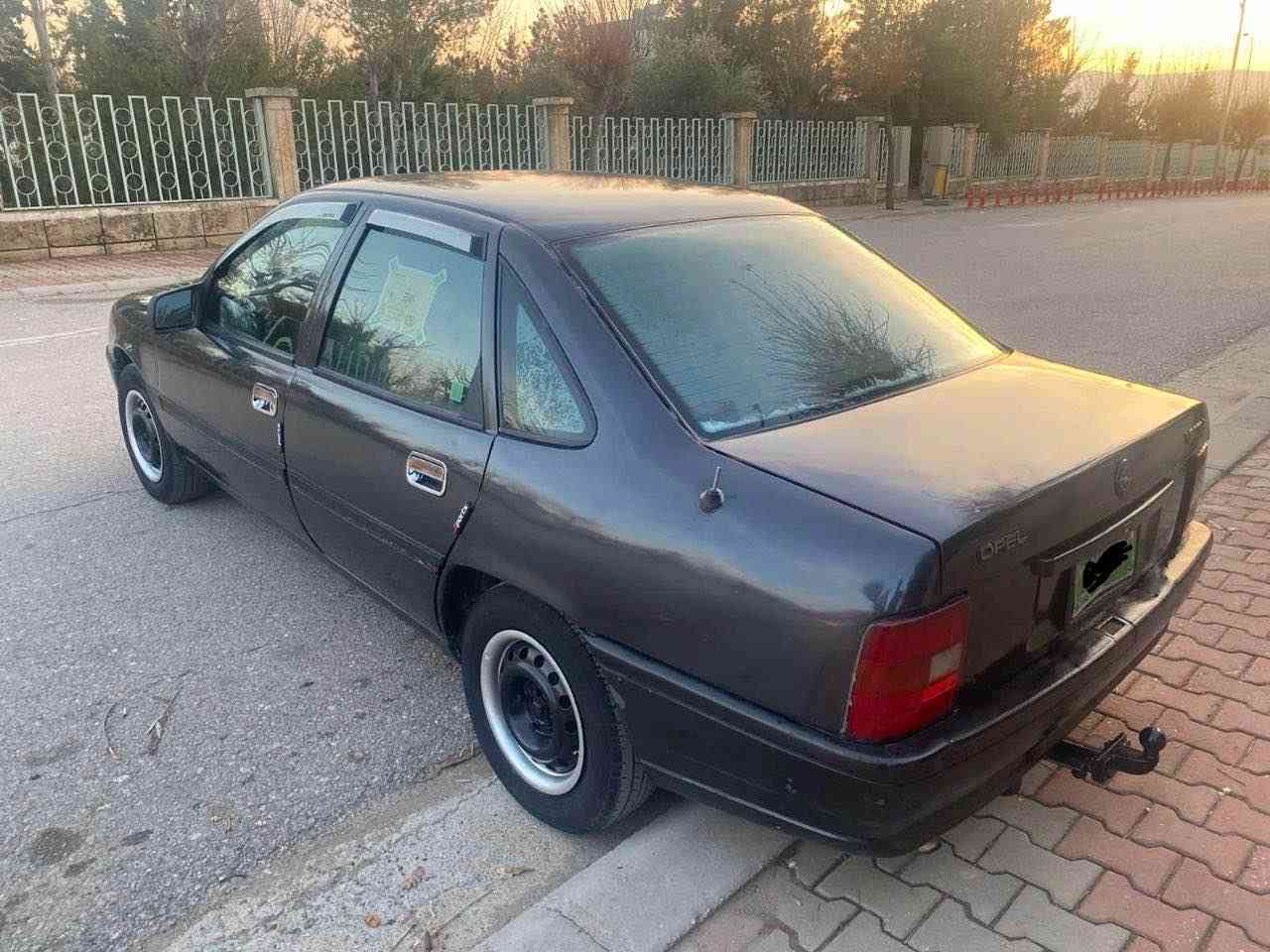 ئۆپڵ ڤیکترا بؤ فرؤشتن (گؤرينه وه ش ئه كه م له سه ر دل گرتن )مەکینە 16 فەل گیرعادی ئارم پلاسیک دهۆک بەشەرتی ئارم ئەوەلیاتو موسوبراوە بەشەرتی گیرومەکینە کارەبایی ناوگیچ هەموی مەزبوتە گەرمیو فڵچەی مەزبوتە ته قه و ره قه ي تيا نيه دەعمولیدراوی نیە سەیارەکه ده رو ناوي نمونه يه له جواني سعري ٢٦ گه لاو كه مئ مه جال مشته ري ته له فونكه يان چات ژماره ..*********** دخان, السليمانية
