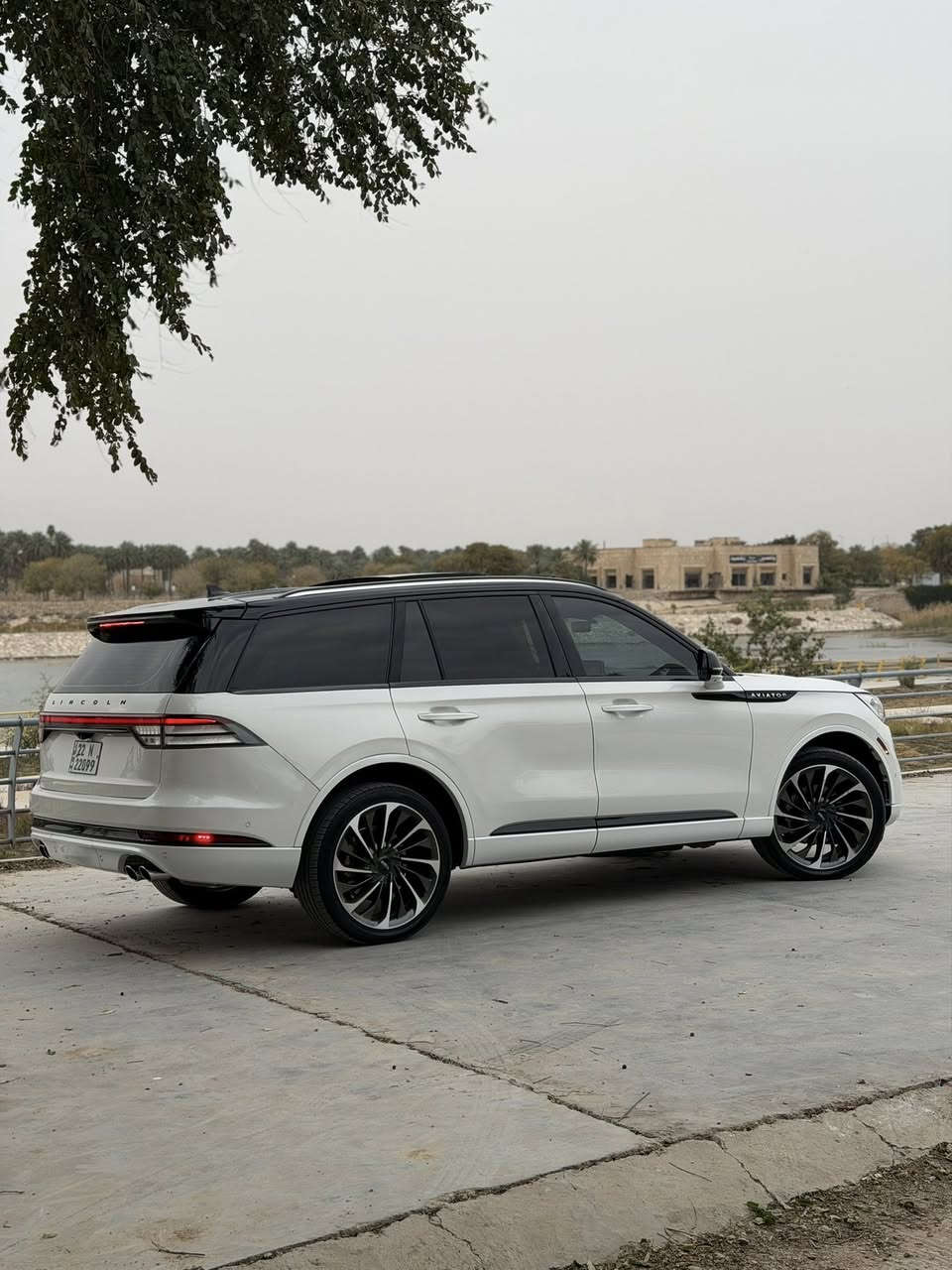 السلام عليكم 
((الصناعه آمريكا تابعه الى شركة فورد))
لينكولن اڤيتور موديل 2023
 محرك 3.5تون تيربو 🚀🚀
#مواصفاتها  
كشنات كهرباء 
رادار امامي
رادارات جانبية
كامرات 360
كير دكم 
يدات الأبواب بصمة
صندوق كهرباء
لايتات زنون +لد
كشافات لد
حساسات خلفي امامي
 هيترات بالكشنات
فتح وغلق الابواب كهرباء 
مقاعد مساج 
 7 راكب 
3 قطع تبريد
مري شفط
 حجم المكينة : 3500 تون تيربو
. تشغيل عن بعد
 ترحيب عن الاقتراب
فول مواصفات 1/1 جاهزة. 
ماشيه 31 الف
ضرر السياره ثلاث قطع 
جاملغ وبنيد وطخه في الجاملغ الخلفي 
سياره حادث سطحي بدون دواخل 
رقم اربيل  معها موافقه تظليل بالسنويه
السعر 325  
***********
