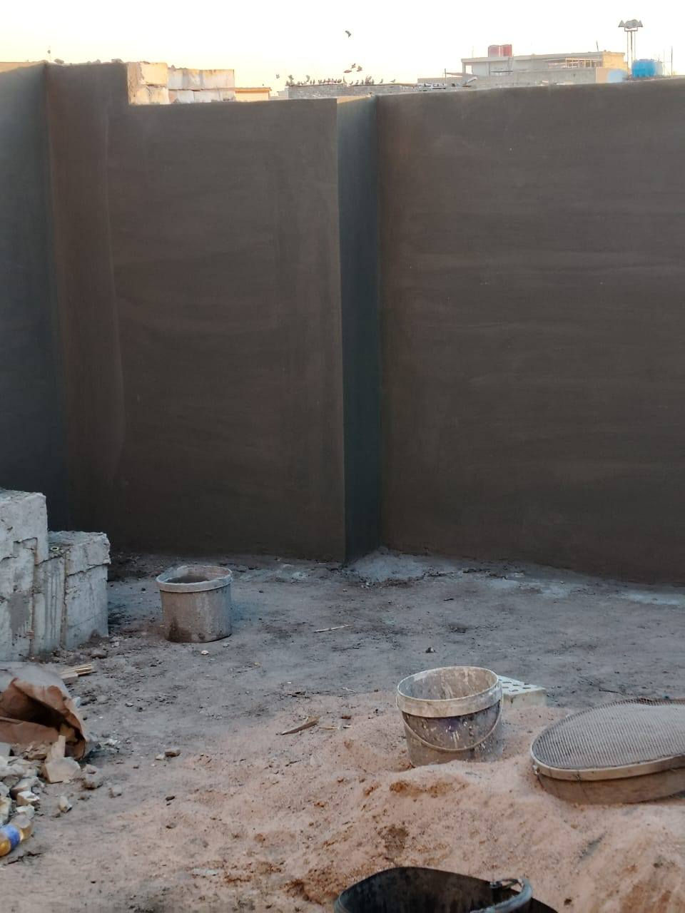 السلام عليكم خلفة لبخ اسمنت شغل خاشن والنعم شغل درجه اولى تسليم هندسي وجايه صقل ناعم فوم كل انواع اللبخ السعر المناسب المكان بغداد الاعظميه للتواصل  *********** بي وتس
