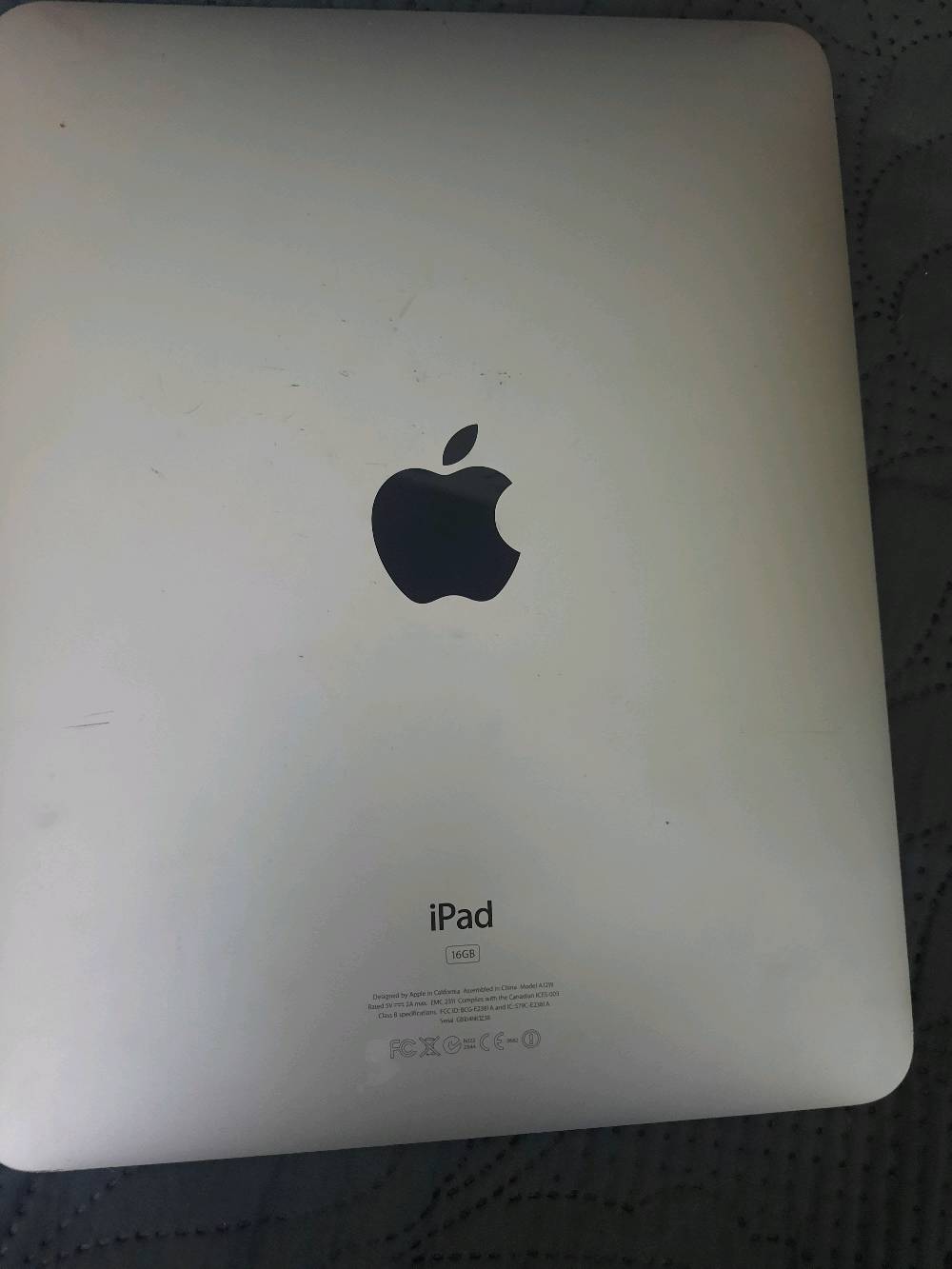 السلام عليكم تلفونات وايباد للبيع او مراوس A10s 
الثاني صيني جديد 
الايباد نضيف فول 
مكاني الشعب السريدات 
*********** اتصل