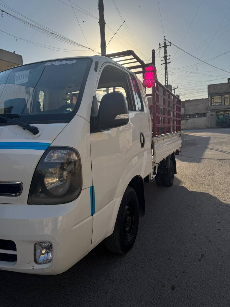 اسلام عليكم سياره بنگو 2019 نثيه مكينه 2700مفتوح 
بيها بارد جاملغ أو باب وبيها صبغ بل اهلالـ مال باب السياره  مكينه مجفته لا تنقيص ولا تبخير مكينه خير من الله 
حداده صدر تايرات جديد 
رايدها ب128وبيها مجال رقمها واسط ابسمي تحويل ثاني بوم 
رقم الهاتف *********** بغداد, العراق
