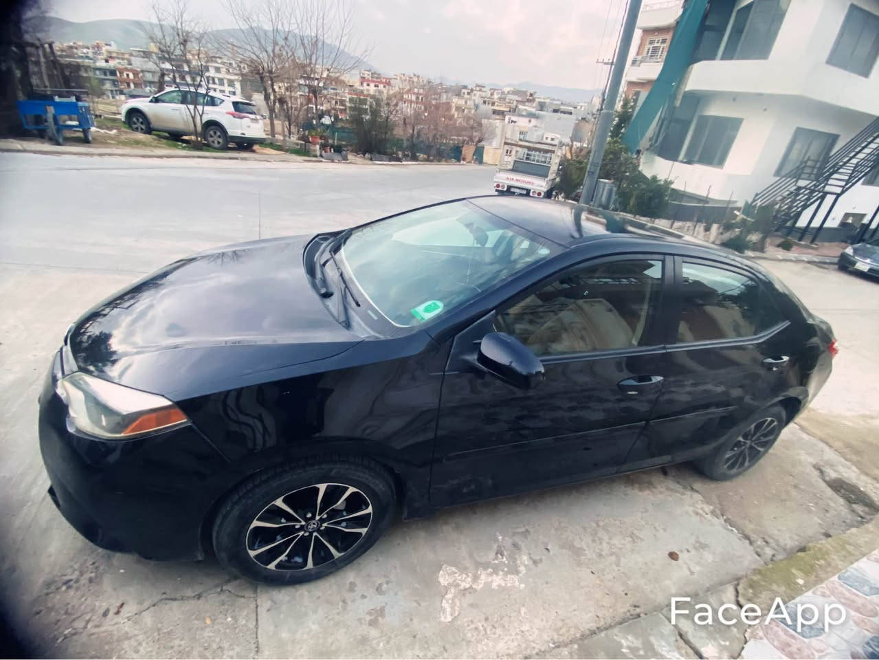 کرۆلا مۆدێل ٢٠١٥ سەیارەیەکی زۆر پاک و توندوتۆڵە ٩٢ مایل ڕۆشتووە یەک پاچەی چەمەلەغی هەیە بێ ناوگرتن
بە شەرتی تەحویل و غەرامە ماڵی دۆستە.

*********** السليمانية, العراق
