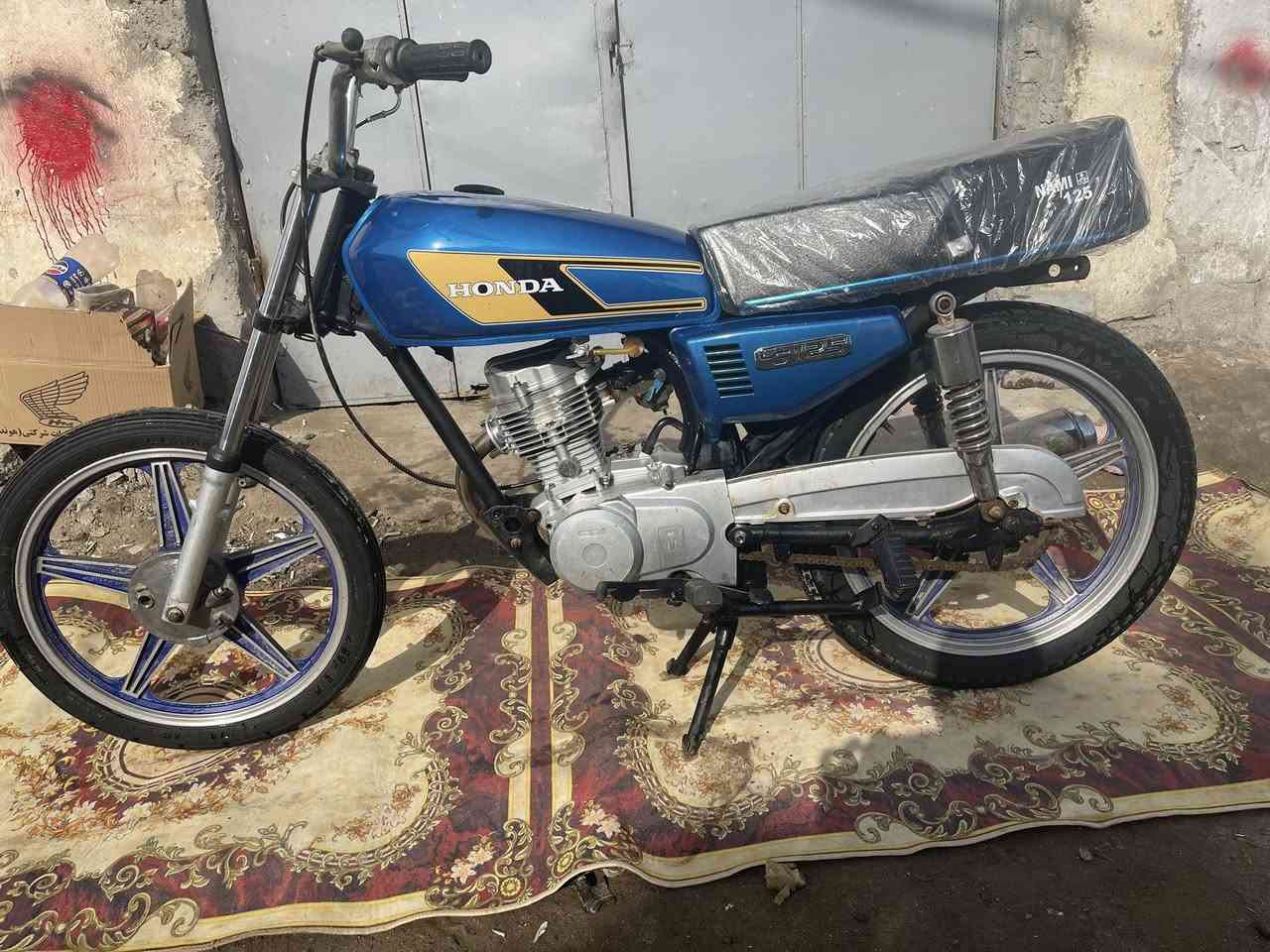 ‏سلام عليكم دراجة للبيع دراجة نامية دراجة نظيفة غراض جدد أدوات سعر 350وبيه مجال قليل حك جيه بصره 5ميل 
رقم لهاتف ***********
