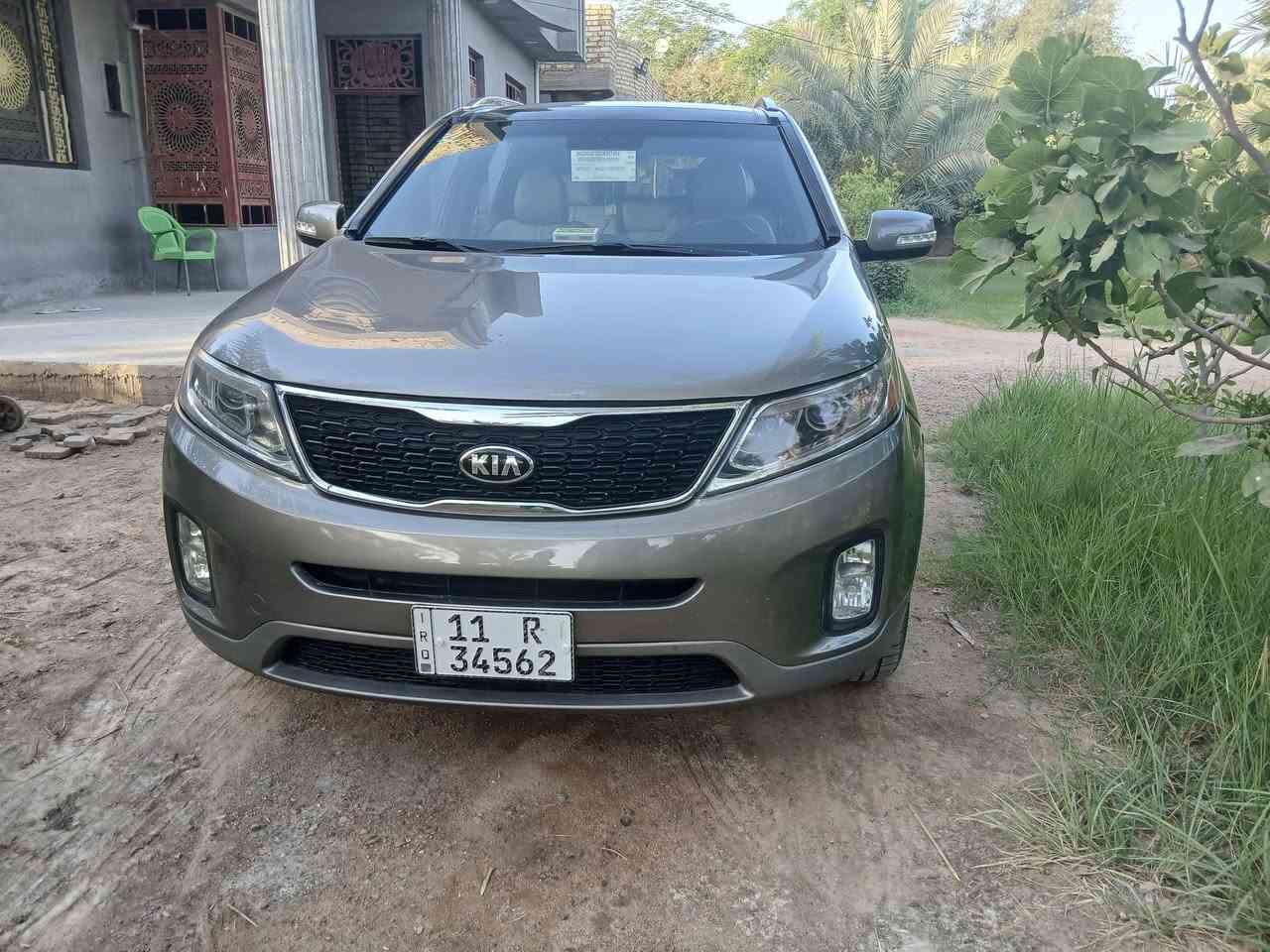 سلام عليكم سورنتو للبيع موديل ١٤ فول مواصفات sxl بصمات بوب وتشغيل بني راما رقم بغداد الجديد ٦سلندر ٧راكب السياره جديده وسعر ***********
