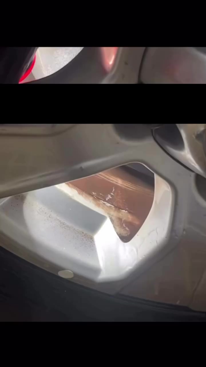 A3 منظف احترافي للدهون القوية
مصمم لإزالة الأوساخ والدهون العنيدة من الحواف، الثغرات، والزوايا الصعبة بكفاءة عالية.
مثالي للمحركات، الجنط، المفصلات، والأماكن اللي التنظيف التقليدي ما يوصلها.

✅ قوة تفكيك عالية
✅ استخدام احترافي
✅ نتائج سريعة وواضحة

الأحجام المتوفرة:
🧴 1 لتر | 2 لتر | 4 لتر | 5 لتر

📲 للطلب أو الاستفسار:
واتساب: ***********

📍 موقعنا:
بغداد – الدورة – شارع المصافي – خدمي – مدخل حي الوادي

#A3
#منظف_دهون
#Car_Detailing 
#Cleaning_Tools
منتجات_ومعدات_العناية_بالسيارات
