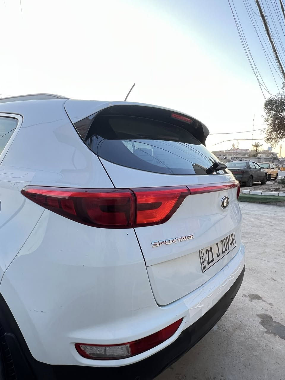 السلام عليكم 
للبيع كيا سبورتجً خليجه 2018 محرگ 2000 دوشً 
لون ابيض  /بنوراما
بيها صبغ جاملغ ايمن  
  سونارات بلمنشور 
محرگ كير بلادي جاهزه  سياره رقم سيلمانيه هزه وفحص  ورقم جديد
باسمي  شخصيا تريد تحويل تريد وكاله 
السعر176 
مكانها بغداد المشتل او شارع فلسطين
 واتساب واتصال
***********
