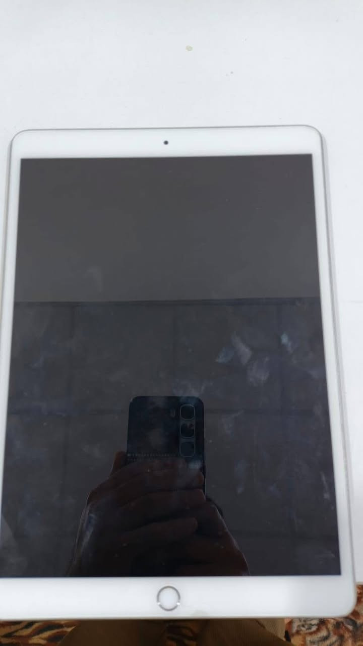 ايباد air 3
بطارية 89 
ذاكرة 64
غير مفتوح ولا مستبدل اي قطعة كلشي شغال.
توصيل متوفر كل انحاء العراق 
ملحقات شاحنة كفر لصقة
ملاحظات ؛ فقط الظهر رايح لونة
السعر 160 الف وبي مجال.


**إذا كنت صاحب هذا الإعلان وتريد حذفه لأي سبب، رجاءا أرسل رسالة إلى الدعم الفني**