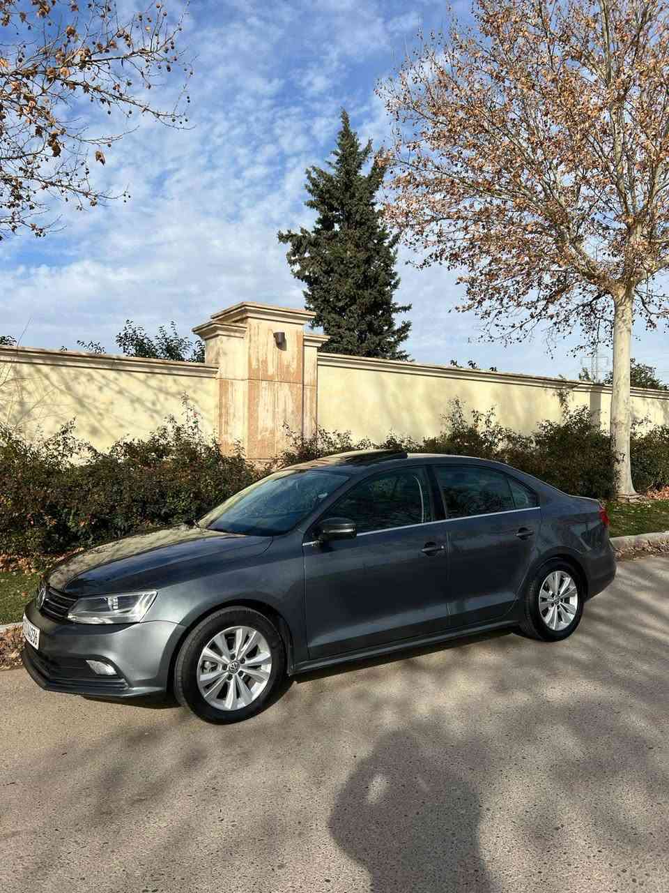 JETTA  SE 2016 14 TURBO  CLEAN
جیتا ۲۰۱٦  کلیــــن  بێ سبوخ بێ دەعم
دوو سێ جێگەی ساردی هەیە
قەپات  مواســـەفـــات  
سلاید 
شاشە کارپلەی
گوشن هیتەرو جلد
ناو ڕەش
جام و فلچە ئۆتۆ 
لایت ئۆتۆ
تبرید بەشەرت
ئاوینە هیتەر کارەبایی
تراکشن ئەی بیئێس  تحدید سرعە بەشەرت
تایەو ویل و هەزەو فحسو سنەوی هەمووی نۆی 
سعری ۱۲۳  معاملەیەکی کەم

  ***********
*********** أربيل, العراق
