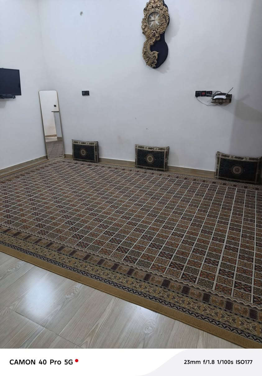 السلام عليكم بيت100طولاني كامل نقصه بيتونه وستاره الجمعيات حجي حسن الثانيه بنص المنطقه خلف أسواق الحجي ***********
