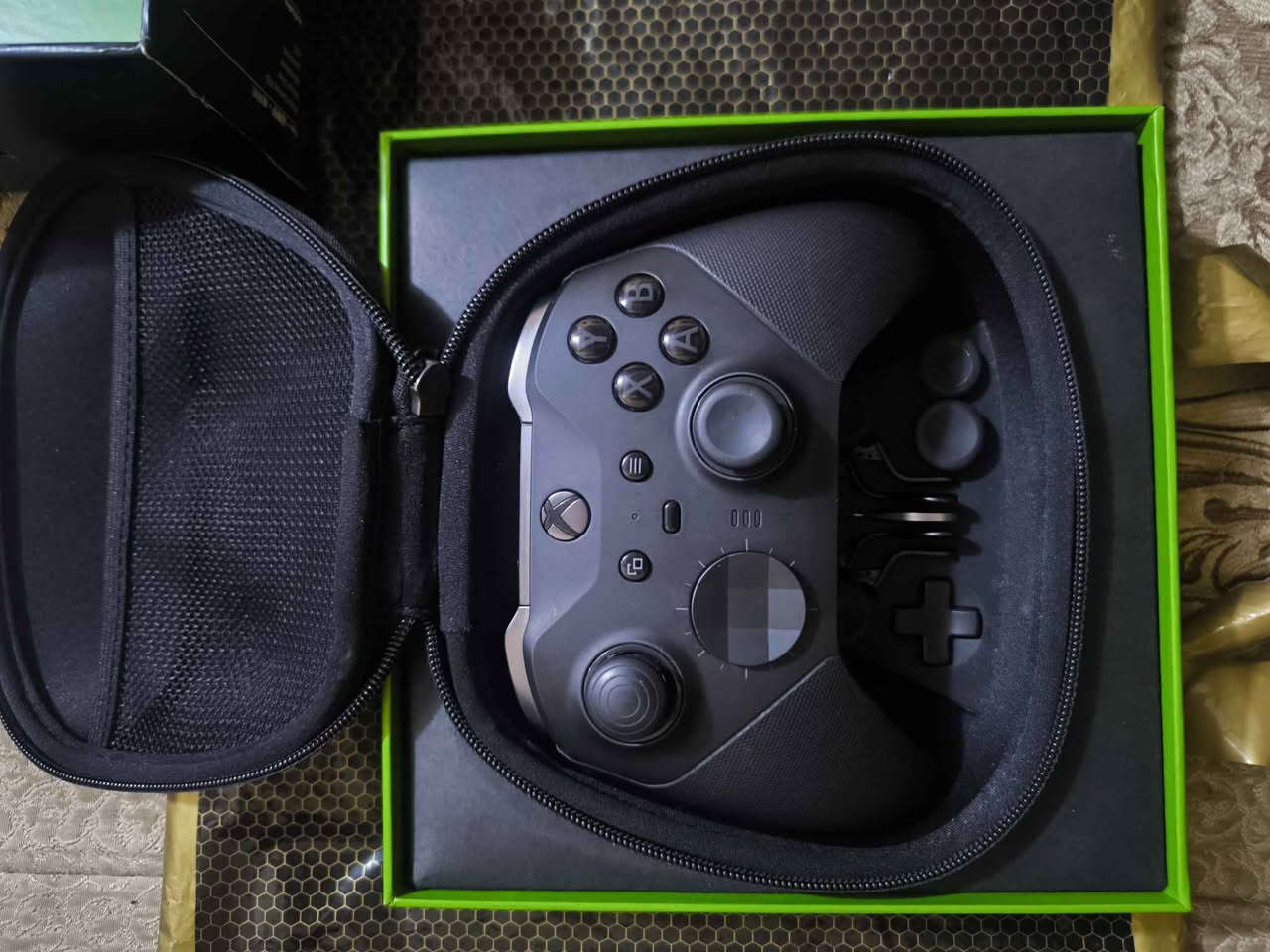 جويستك الايليت 2 الاحترافيه وقابله لتخصيص الأزرار تجي كامل الملحقات مع الجنطه والكارتونه 
مكاني بغداد الامين وعندي توصيل الكل المحافظات ب5✅
رقمي *********** ومتواجد واتساب ايضاً بغداد, العراق
