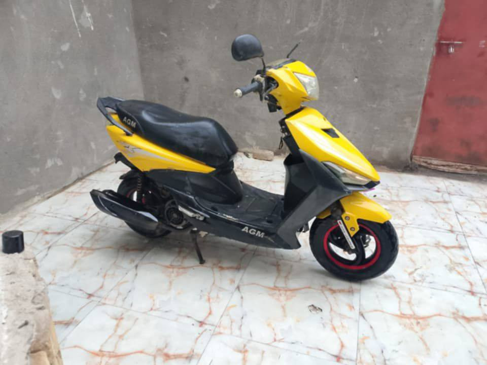 مكلف بالنشر صيني FS كامله شغاله عوزه بس سلف سعر 300 وبيه مجال الشراي يراسلني مكاني فضليه رقمي ***********
