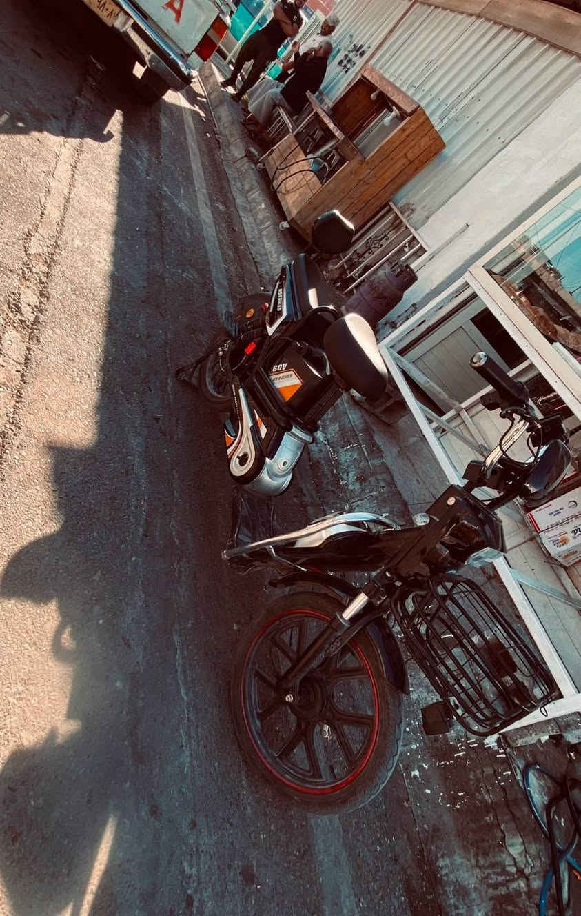 السلام عليكم اخوان دراجه شحن للبيع 5 بطاريات مكفوله من ناحيت النضافه والبطاريات الدراجه نضيفه لوك بشرط ابيعه ومبينه كدام العين مكاني كركوك رقمي *********** موجود خاص و عرقم بيع مستعجل السعر 300 الف وبيها مجال للطيبين دراجه لوك وبشرط كلشي بلادي حته الشاحنه مالت البطاريه بلادي وضعية شركه
