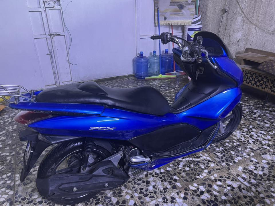 سلام عليكم دراجه pcxالجيل الاول ياباني دراجه مكينه مكفوله لاتبخير لا تنقيص مكينه خير من الله كهربائيات كلهه شغاله لايتات زنون ستاند حساس دراجه نضيفه مثل ما موضح بالصور  وبيه نقوصات بصيطه سعر مليون و200وبيه مجال بسيط حك الجيه رقم ***********رقم متواجد بي واتساب مكاني الامين الثانيه
