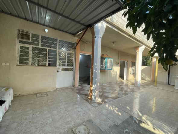 دار للـبيـع … 

المسـاحـة 340 م 

يحـتوي عـلـى :

_ غرفـتيـن نـوم 

الاولـى 4X4 

الثـانية 5X4

_ استقـبال ضيـوف 6X4

_ صـالة جـلوس 4X4 

_ حـولي 3X3

_ مطـبخ 4X4 

_ حـديـقة امـامـية و خـلفـية

_ كـراج سيـارتيـن

_ جنـس الأرض : سنـد 25 ، طابو .

* العـنوان : قـظاء الـراشـدية منـطقة الـسادة الـبـوحياة 

تواصل :

***********

***********
