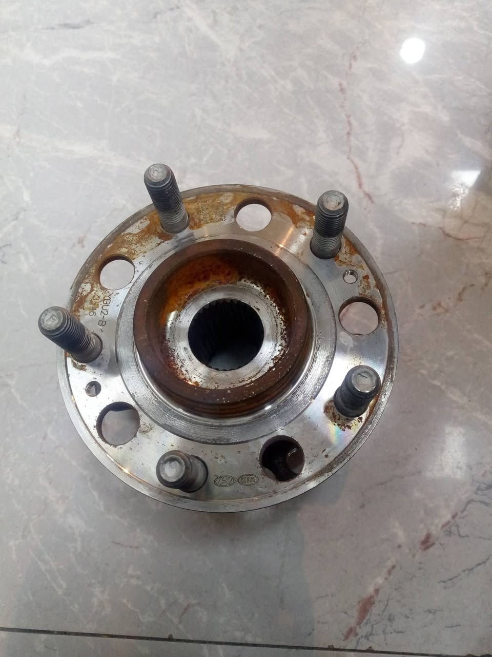 سلام عليكم خوان بوربرن سبورتج موديل 25 للبيع تفصيخ وكاله علشد لان للامانه رحت اشتري تك محد باع اله زوج كامل وهاذه رقمي *********** وبخدمتكم
