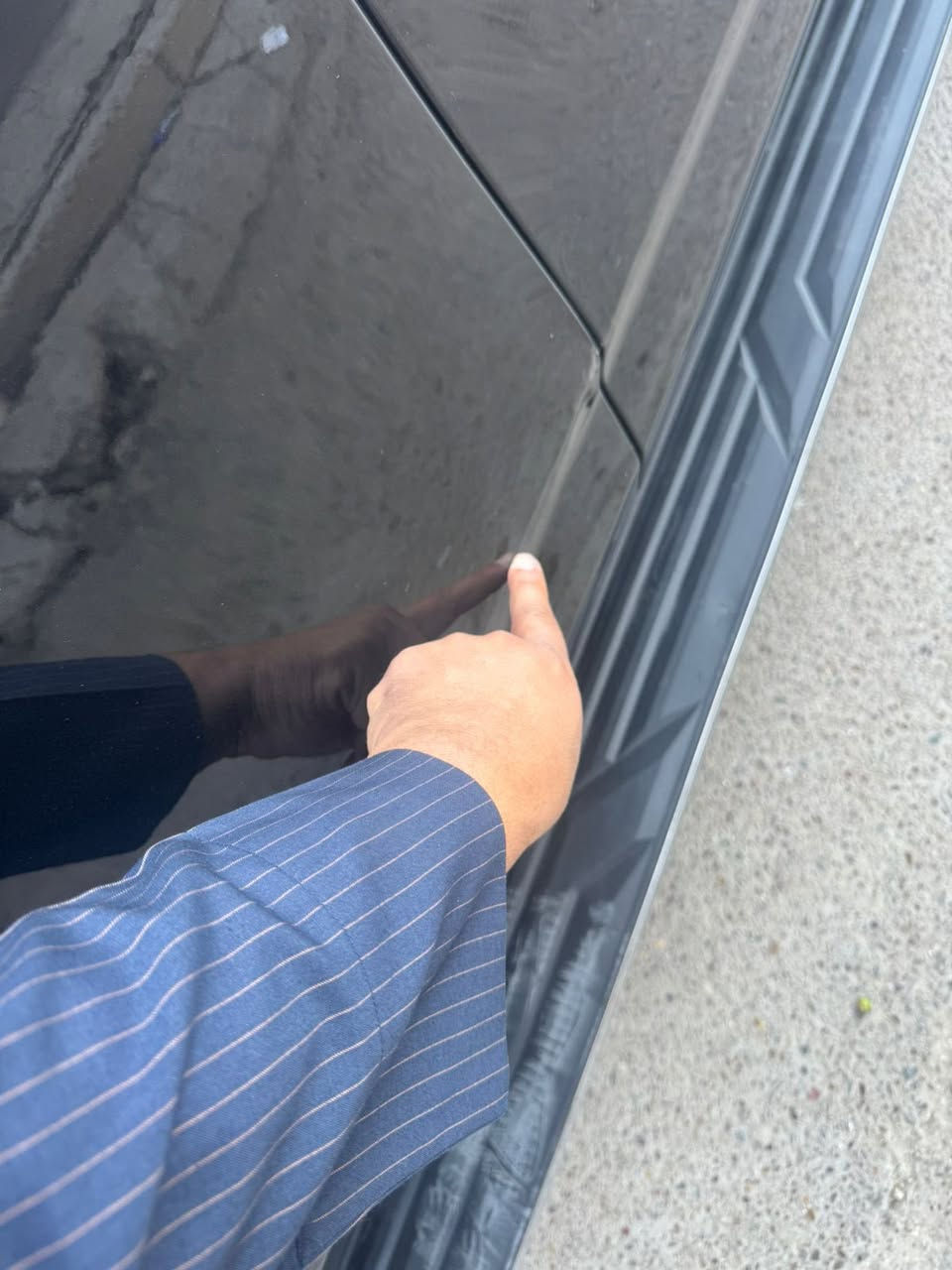 سلام عليكم تاهو للبيع موديل24 ماشيه 27 سياره جديده بيها بارد كد شبر باب  خلفي
للستفسار اتصل *********** سعر47الف يعني اربع دفاتر وسبعين ورقه بيها مجال
