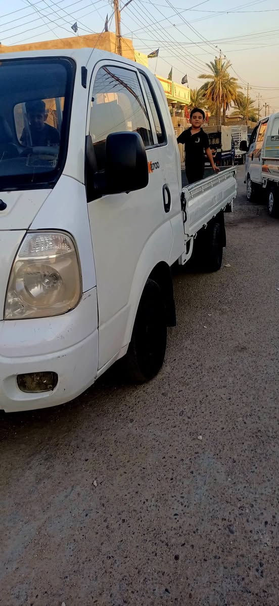 سلام عليكم كيا 2700رقم دولي واسط مشروع وطني  موديل 12 مكفوله كير اكسن شاصي رقم شاصي مكينه كهربايات سياره خير من الله استفسار اتصال *********** عنوان بغداد
