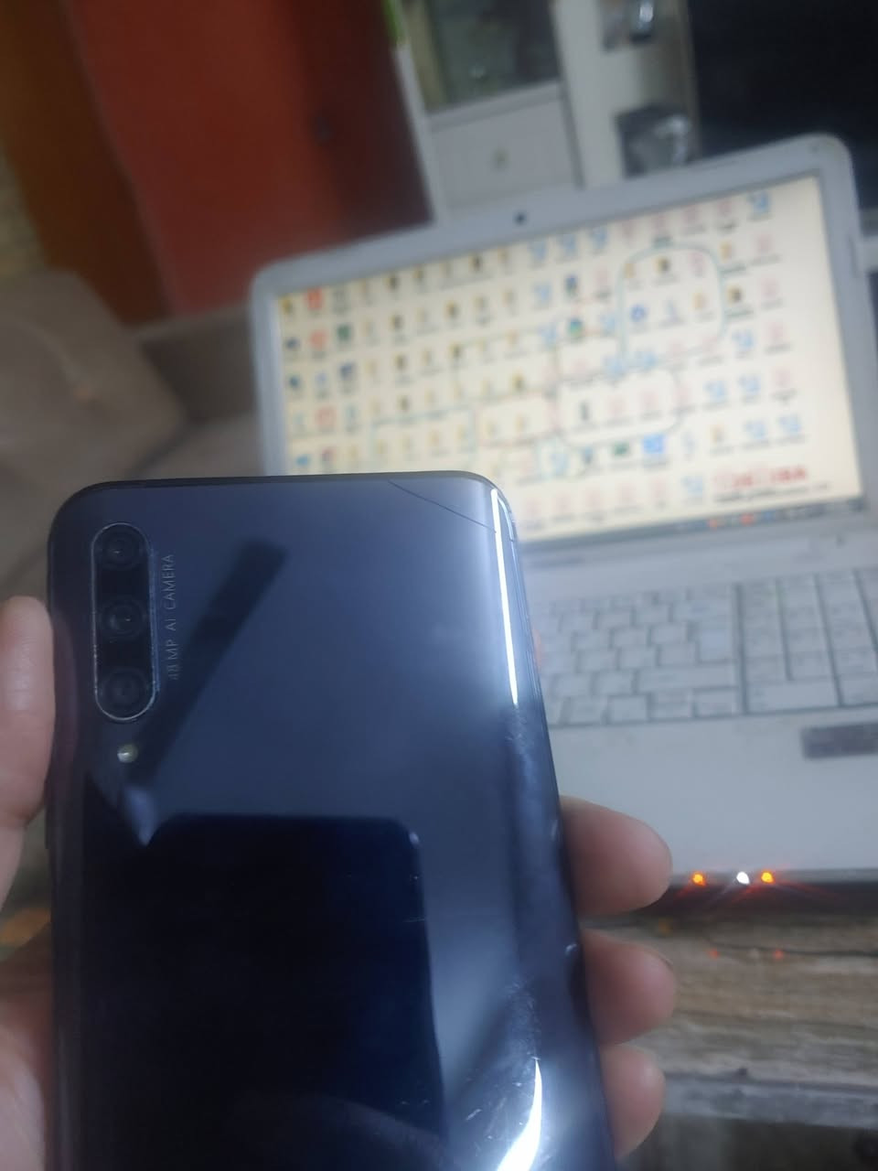 هونور 9 اكس برو ذاكرة 256 شريحتين نظيف جدا بس اكو فطر بسيط باعلى الظهر موضح بالصور بدون ملحقات وياه كفر  السعر 120 الف قفل
للتواصل 
*********** عادي وواتسب
