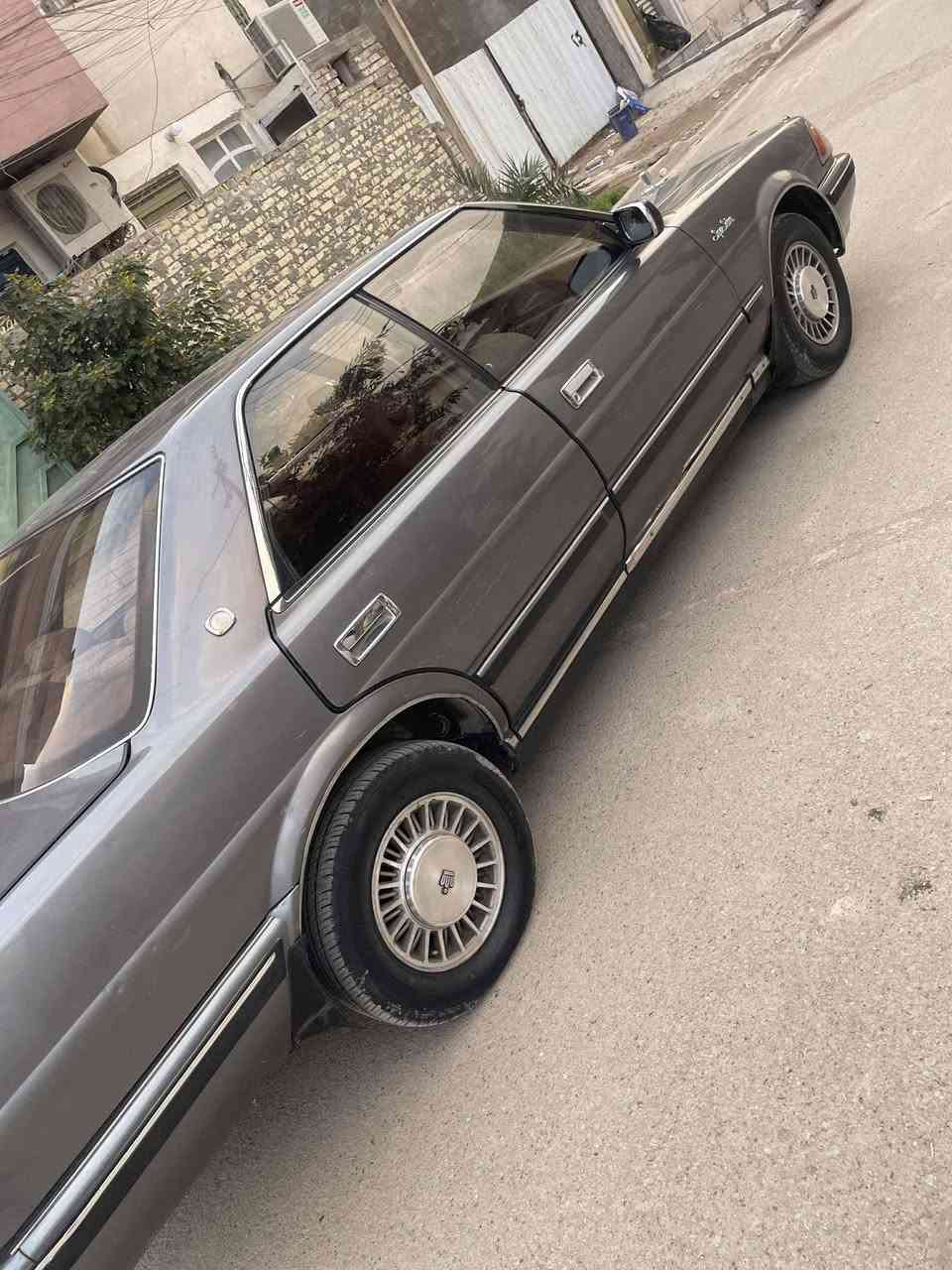 السلام عليكم هارتوب للبيع موديل ٨٩ يسره بلاد مكينه ٢٨٠٠ مكينه كير مكفولات رقم بغداد الدولي باسمي مكفوله من الضربه والصبغ بيه اماكن جراد قليله تبريد شغال داخله جدا نضيف ماشيه ٣٧٨٠٠٠ بسرعه ١٢٠ دك جرس سياره نضيفه جدا وجاهزه  سلايت روف سنتر لوك سياره كله على بلاد وكل شي شغال بيه مبيه اي نقص مكان سياره بغداد السعر ٧٠ بيه مجال بصيط الاتصال ***********
