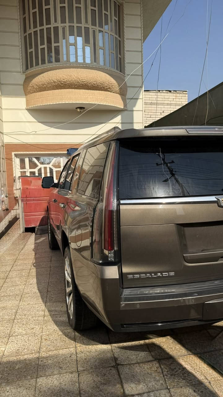 سلام عليكم كديلاك اسكاليد بلاتينيوم ادوات حاليا متومه موديل 16 كفاله عامه   السعر 200 وبيه مجال مكانه  البصره غير متواجد على الفيس الرقم ***********
